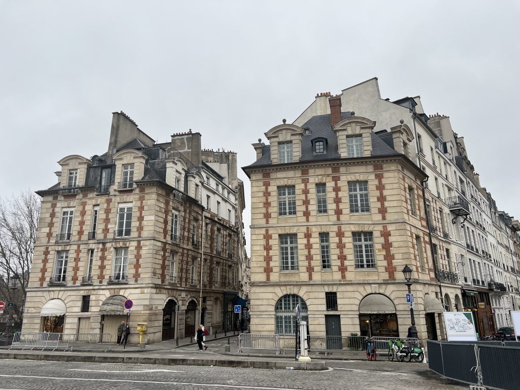 The facade at the tip of Île de la Cité, the probable vantage point from which Louis Daguerre took his early photograph of workers on Pont Neuf.