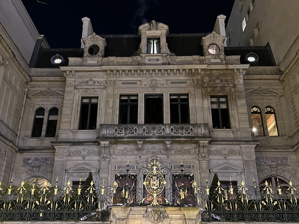 Exterior view of the Hôtel de la Païva on the Champs-Élysées in Paris, housing the exclusive Travellers Club in its historic and ornate setting.